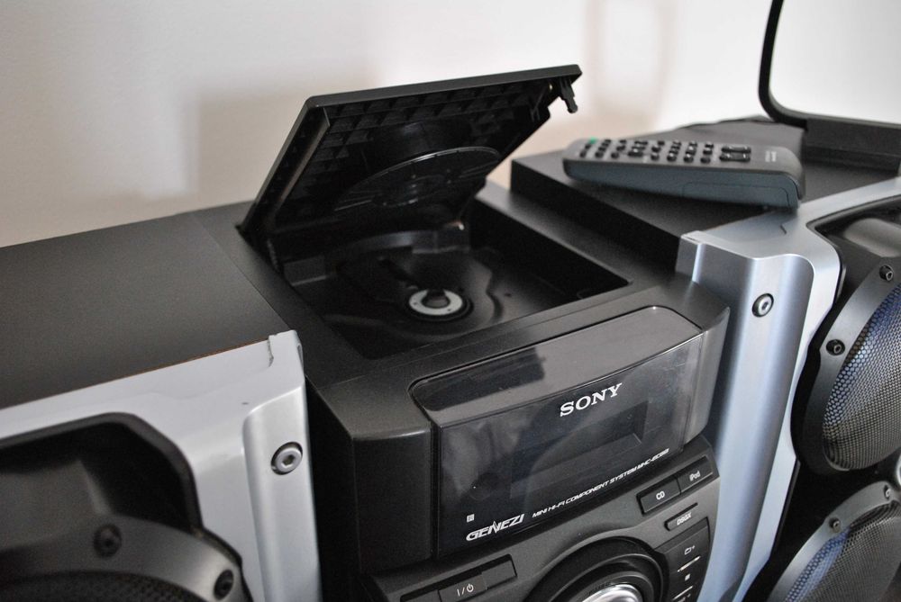 Mini wieża Sony - komplet: CD RADIO PILOT KOLUMNY ANTENA