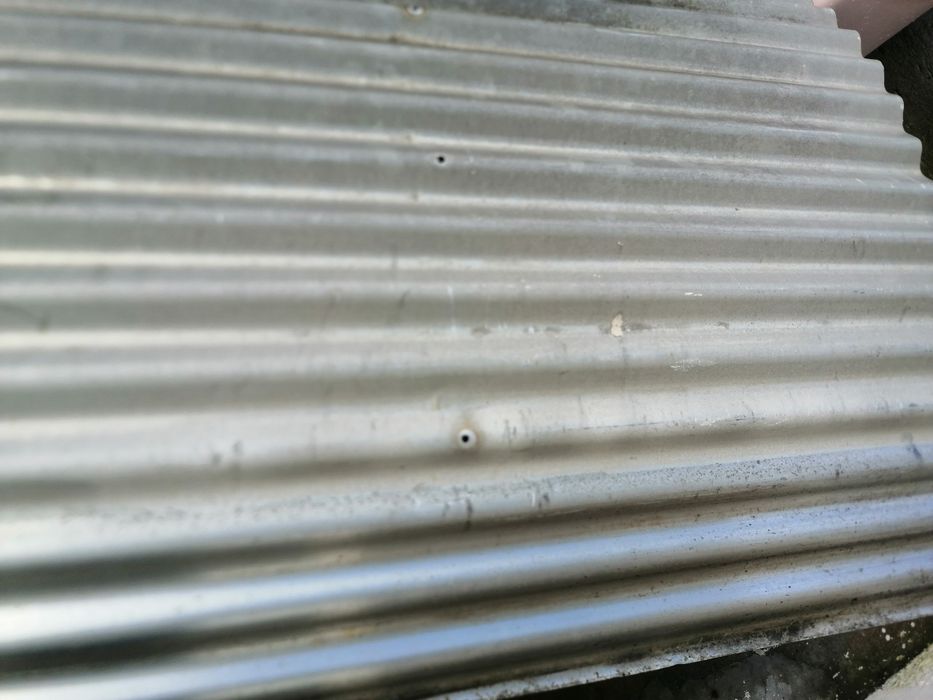 Telha em alumínio com as medidas C 324 cm L 128cm