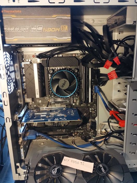 Komputer z procesorem Intel i5-12400f