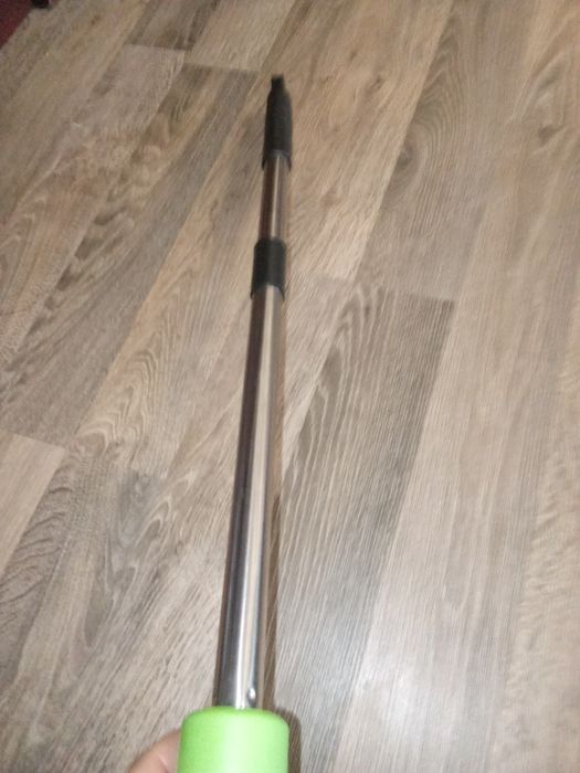 Акумуляторна бездротова ручна газонокосарка для саду