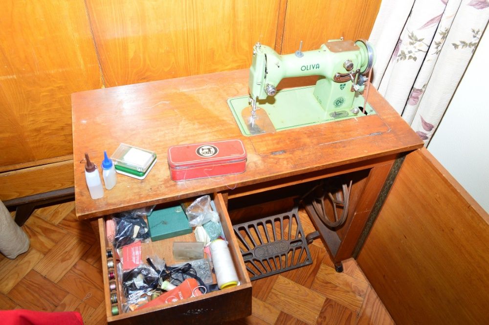 Maquina de costura de pé Oliva CL 50