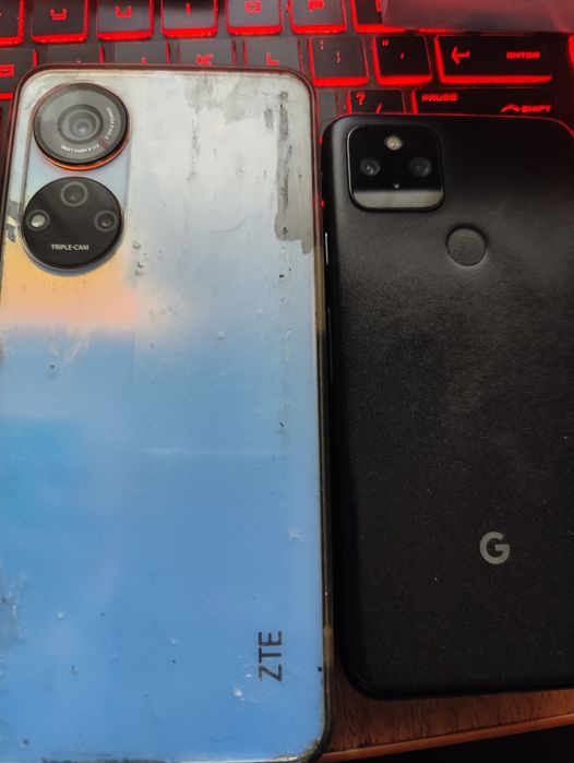 Продам 2 телефона на запчасти или восстановление