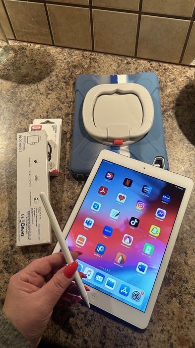 Tablet iPad Apple Air Retina 10” - super stan!