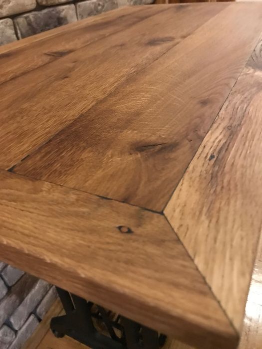 Stolik na nogach od maszyny do szycia Tikkakoski