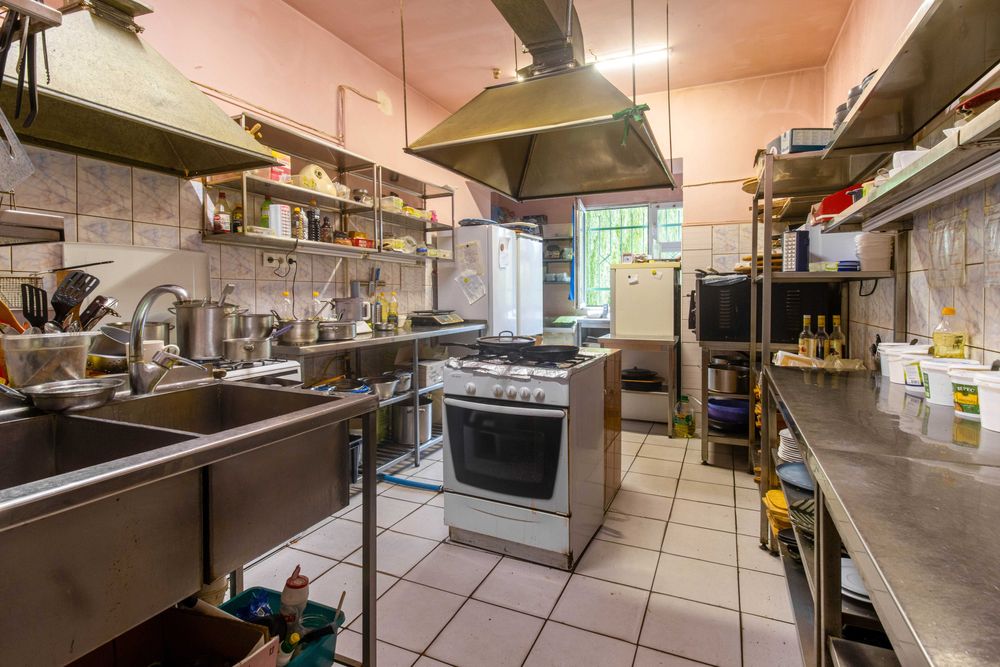 Приміщення Комерція Фасадний вхід вул.Драгана ( СИХІВ )