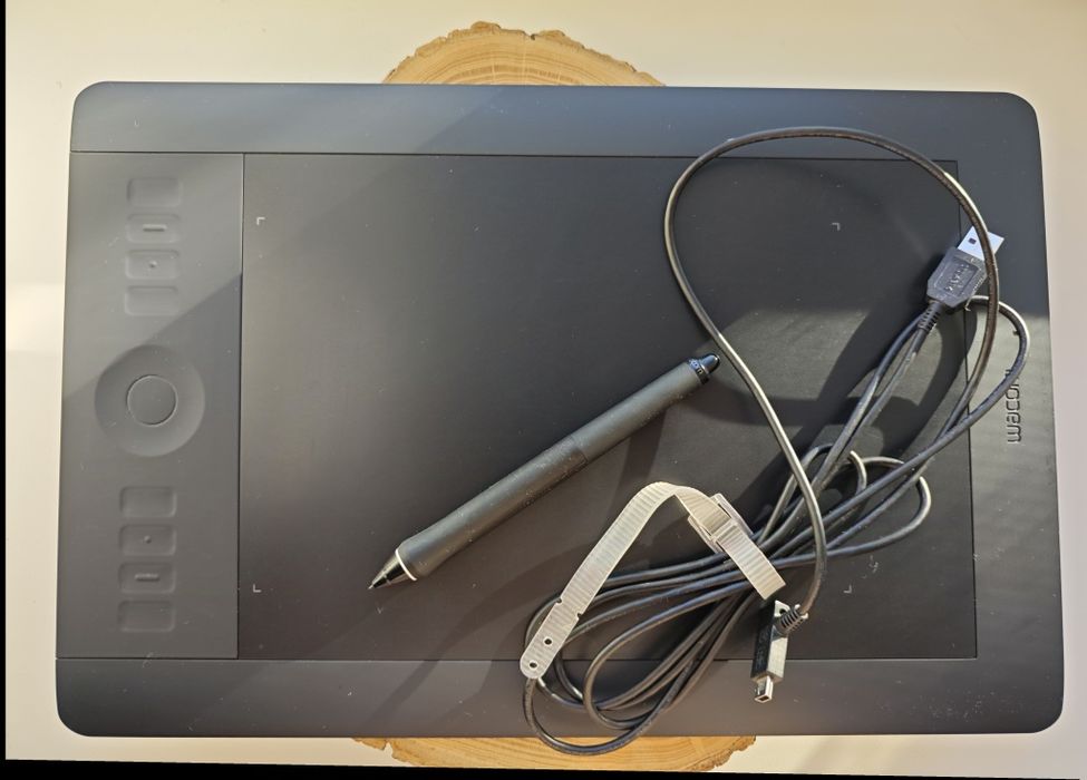 Графічний планшет Wacom Intuos 5 touch М (PTH-650)