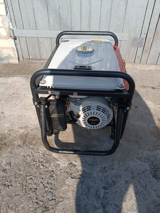 Продам гениратор 2.5 кв