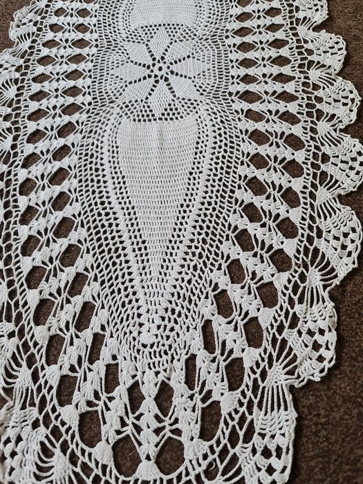 bieżnik szydełkowy  rękodzieło do kolekcji