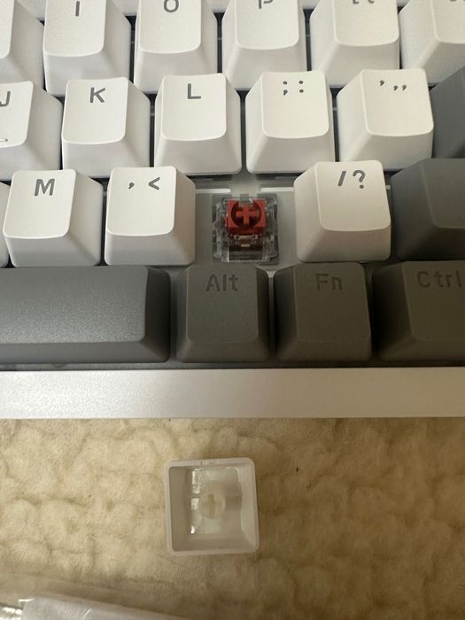 Клавіатура ajazz ak820 на червоних свічах