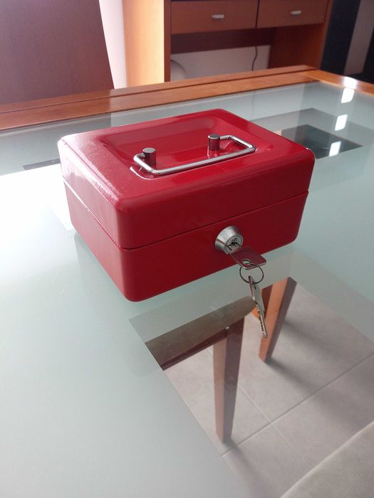 Cofre com fechadura e chave como novo