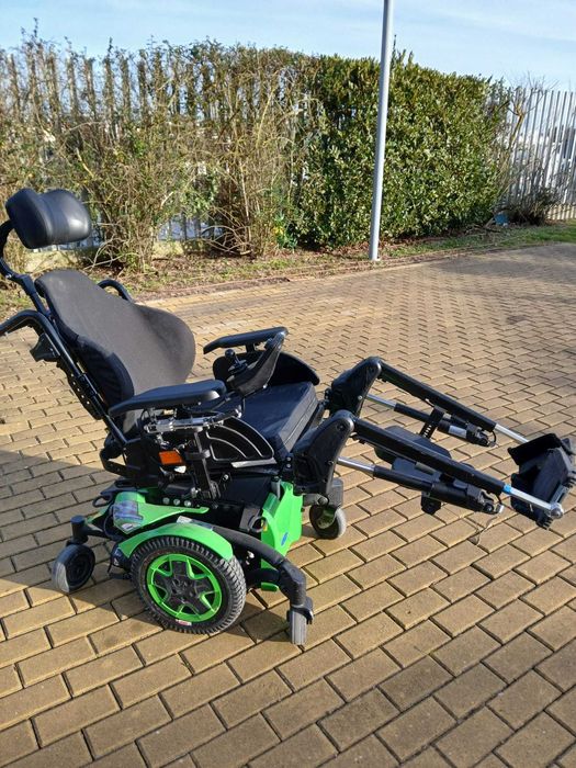 Cadeira de rodas eElétrica IVANCARE