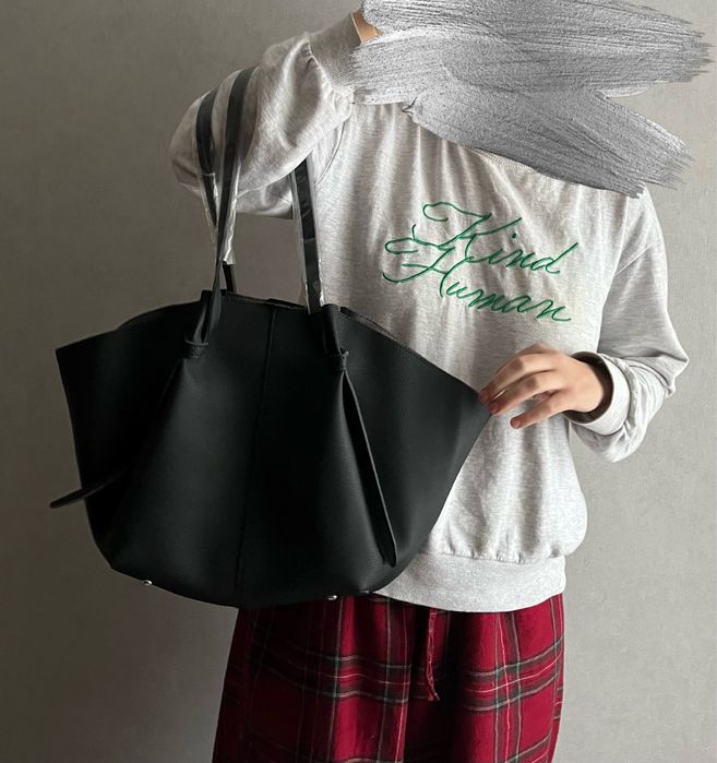 Стильна чорна сумка на щодень з екошкіри