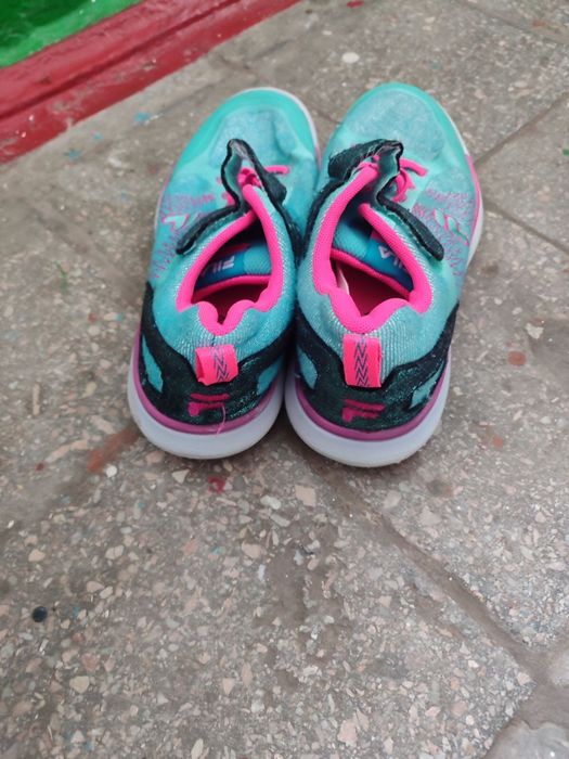 Кросівки дівчинка продам