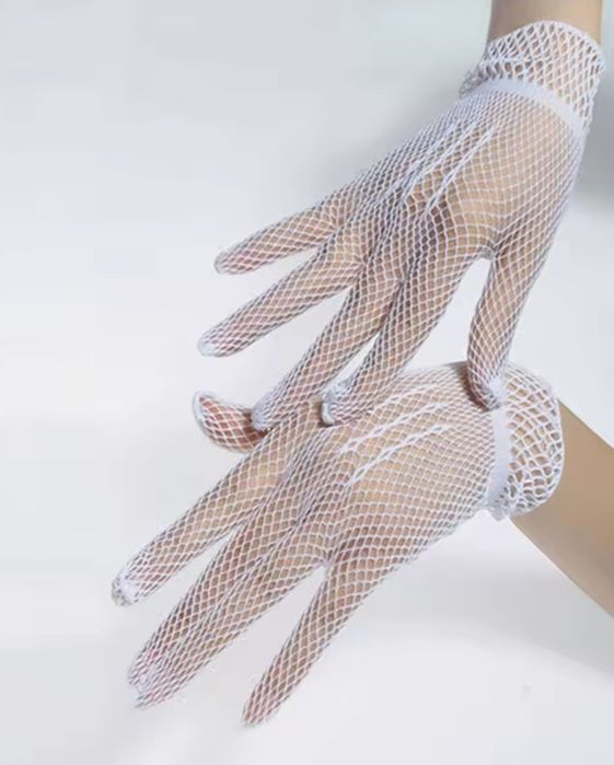 Eleganckie, białe rękawiczki ażurowe