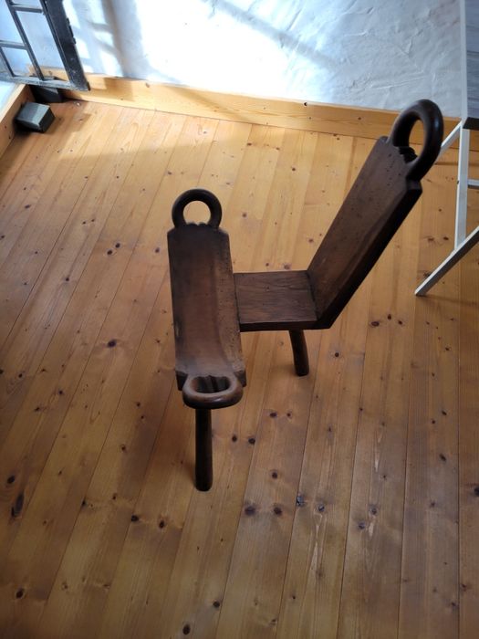 Cadeira de parto antiga / Gebärstuhl histórico – séc. XVIII/XIX