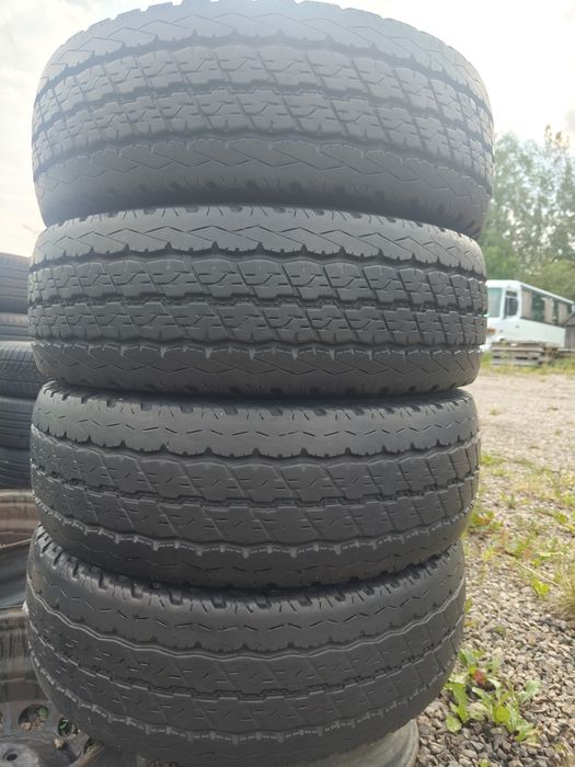 Komplet opon do busa 215 /70 R15 C