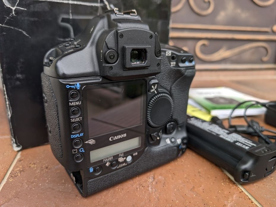 Фотоапарат дзеркальний Canon EOS-1D Mark II N (Canon 1d mk2n)