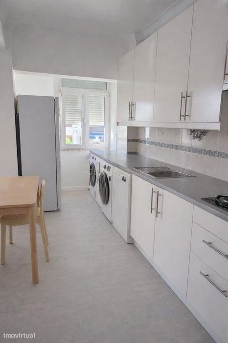 Apartamento T2 Totalmente Remodelado | 78 m² | Zona Central com boa Ac — Venteira, Lisboa