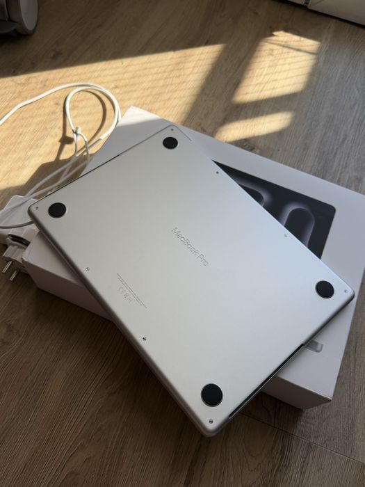 Macbook Pro 14’ M4 16/512gb silver