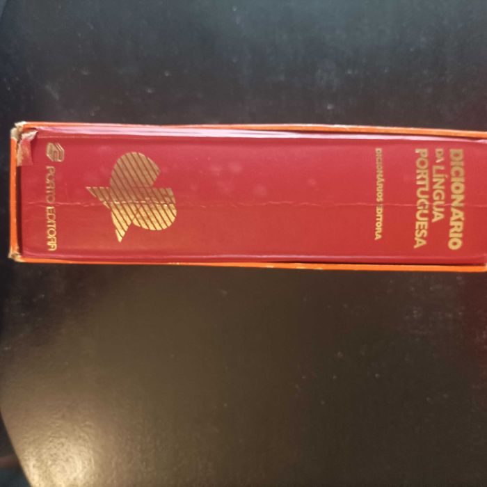 Dicionário de Língua Portuguesa    Edição 2003    Porto Editora    Estado: miolo em excelente estado  Preço: 5 euros