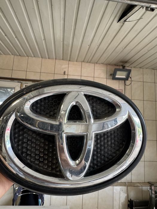 Значок Toyota Land Cruiser Prado 150 оригінал, б/у шрот