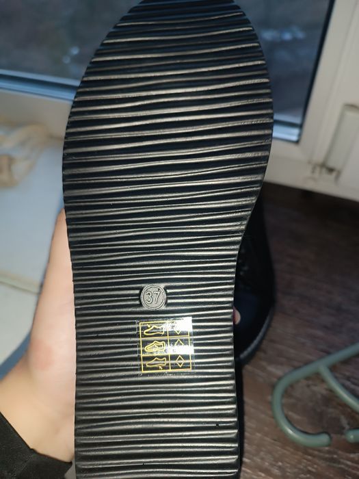 чорні жіночі туфлі-оксфорди