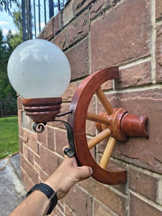 Kinkiety z koła drewnianego