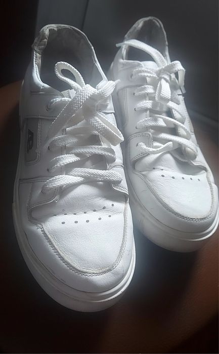 Білі шкіряні кросівки р.36