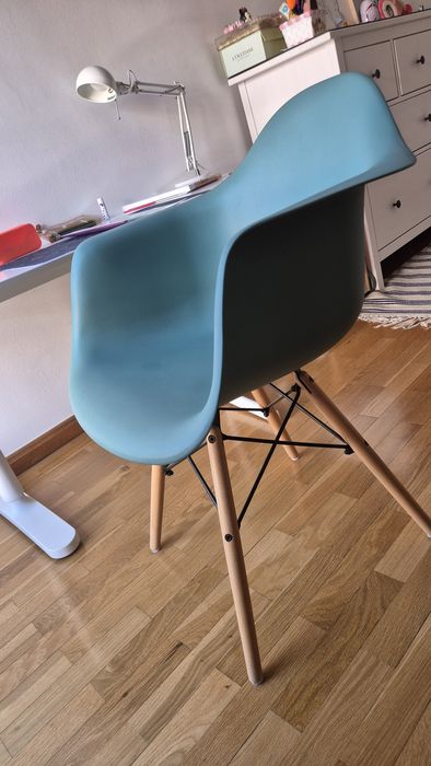 Cadeira Eames DAW