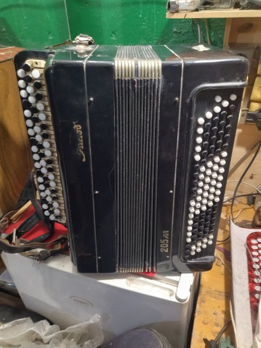 Продам баяни  різні тюнер сейко