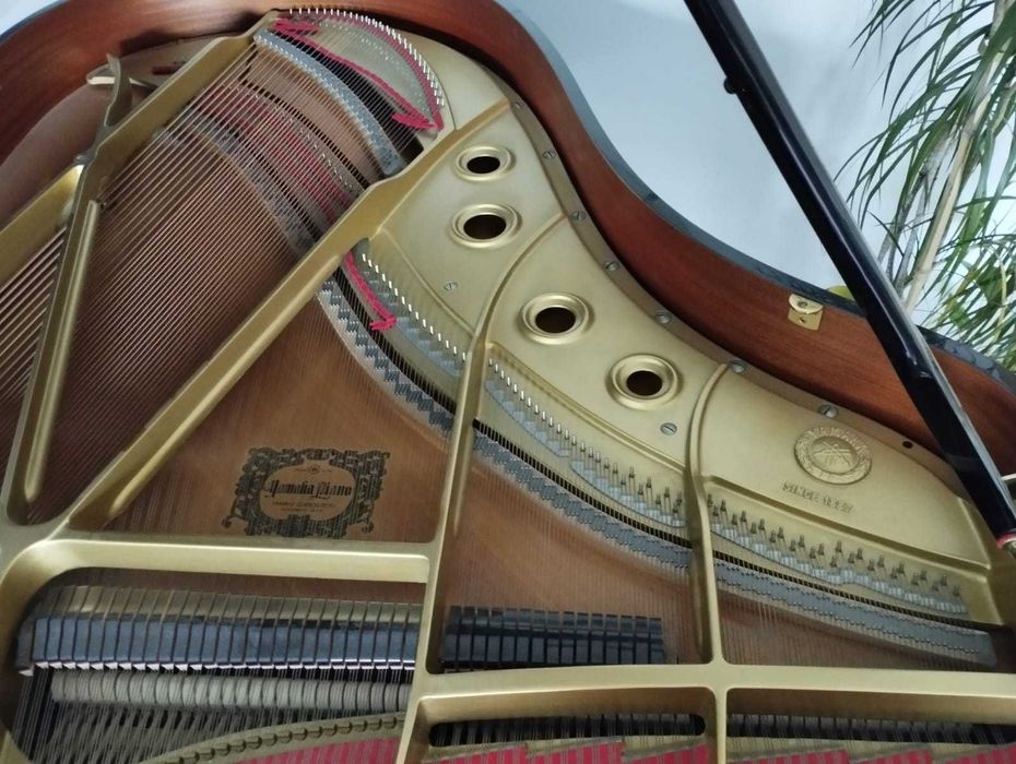 Piano de cauda Yamaha C3 usado em excelente estado