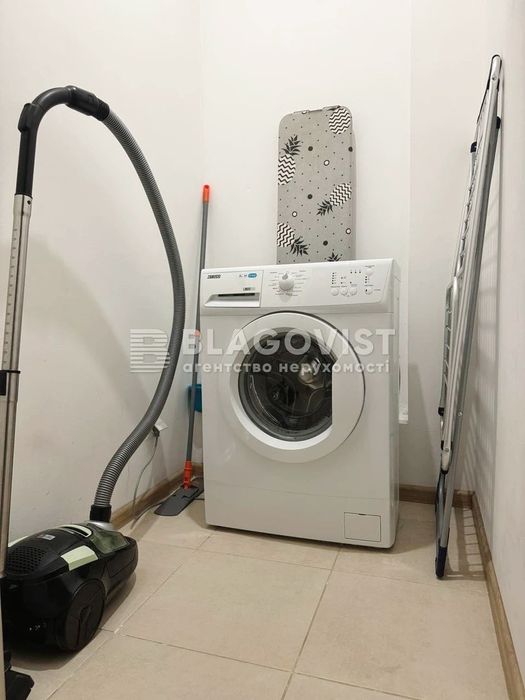 Продам 1-кімнатну квартиру Київ Максимовича ЖК Нова Англія