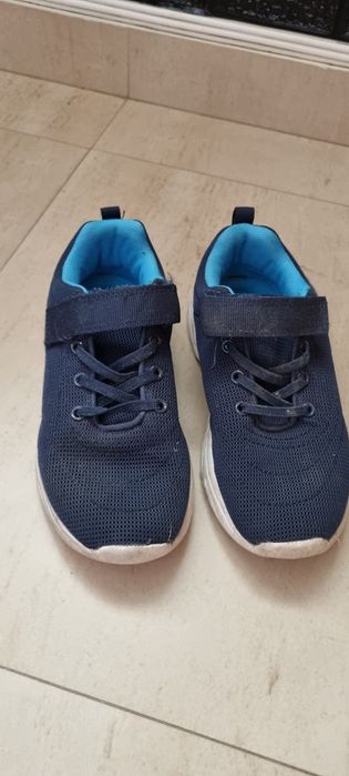 Tenis azuis como novos