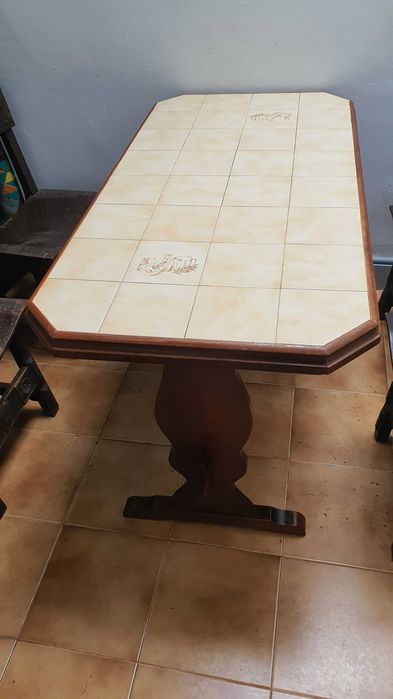 Mesa de cozinha ou sala (com tampo em azulejos)