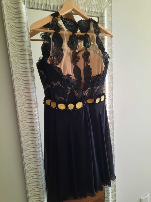 Vestido Único em renda de festa