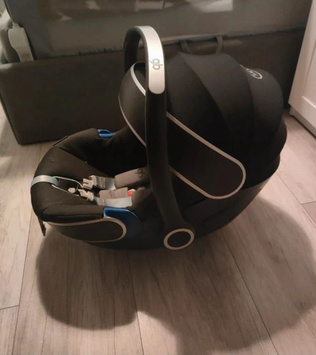 Fotelik Cybex GB platinum z bazą