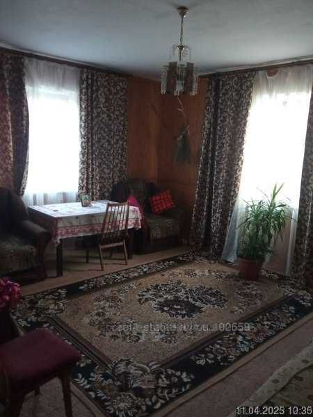 Продаж житлового будинка та земельної ділянки