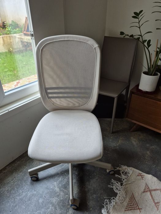 Cadeira de escritório beje