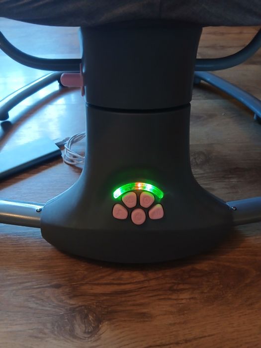 Заколисуючий центр з USB  від народження Mastela