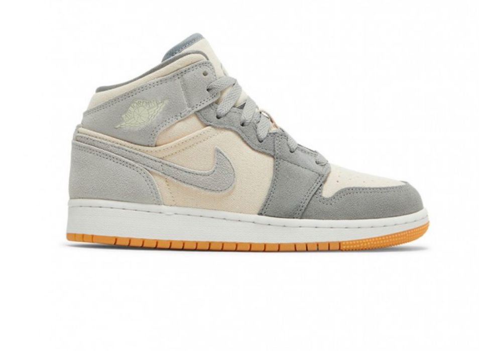 Кросівки жіночі Nike Air Jordan 1 Mid SE Coconut Milk Grey розмір 39