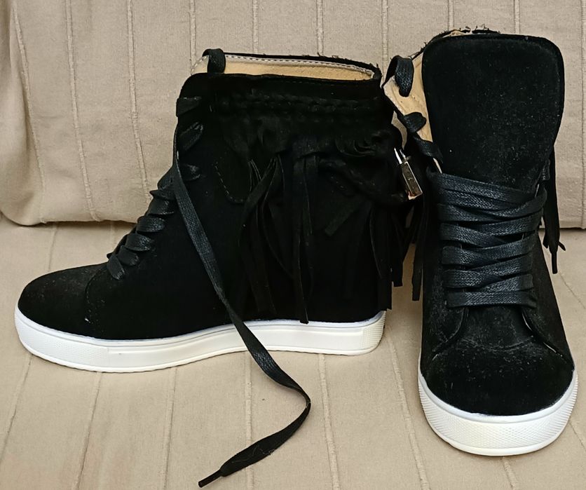 Sneakersy na koturnie