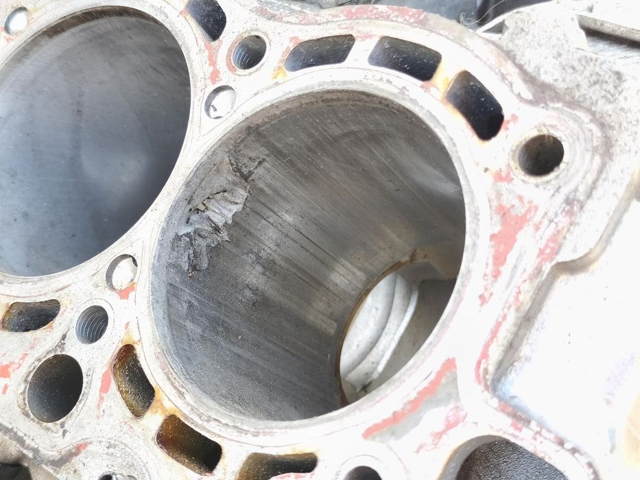 Blok silnika cwu na stolik audi rs6 rs7 q7 q8 40 V8 tfsi 2013–