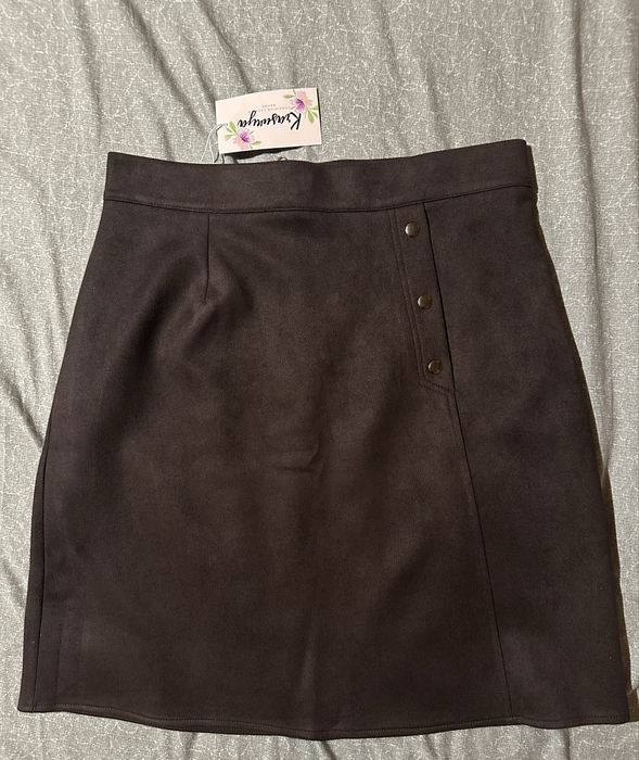 Продам якісну замшеву спідницю.