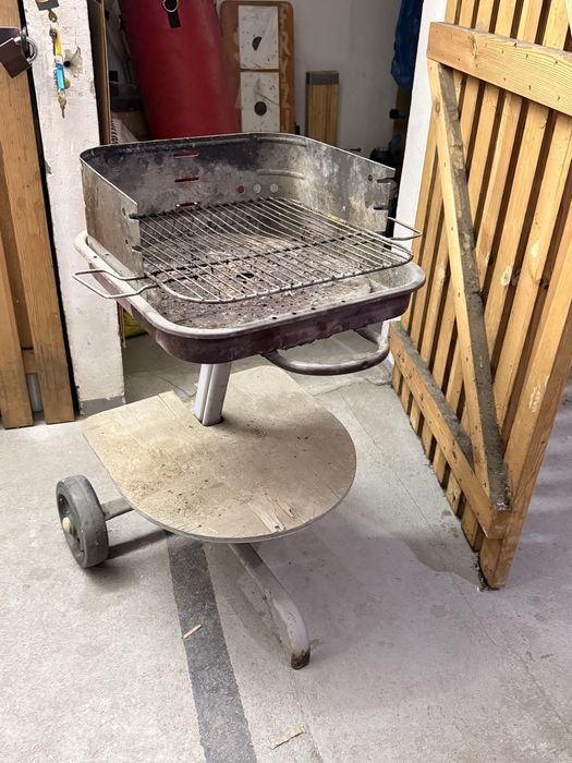 Duży stabilny solidny grill ogrodowy
