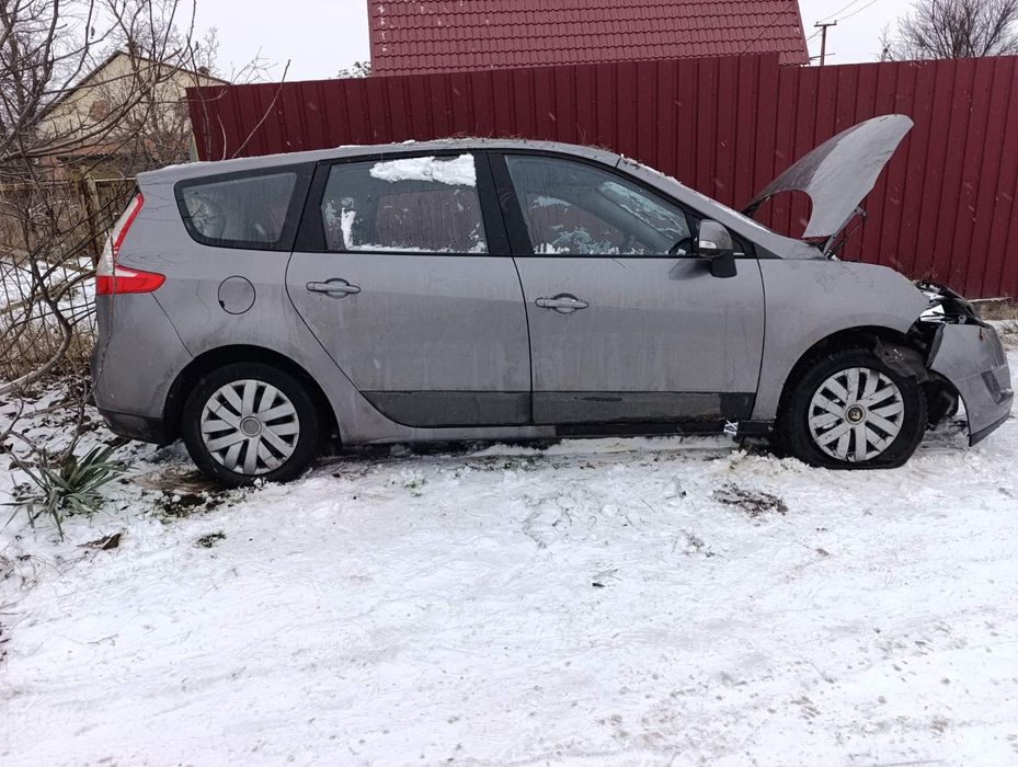 Продам авто, потребує кузовних робіт