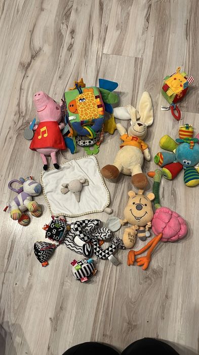 Paka pluszowych zabawek edukacyjnych dla niemowlaka