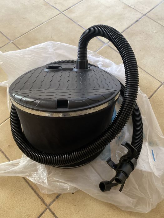 Bomba de pé para campismo