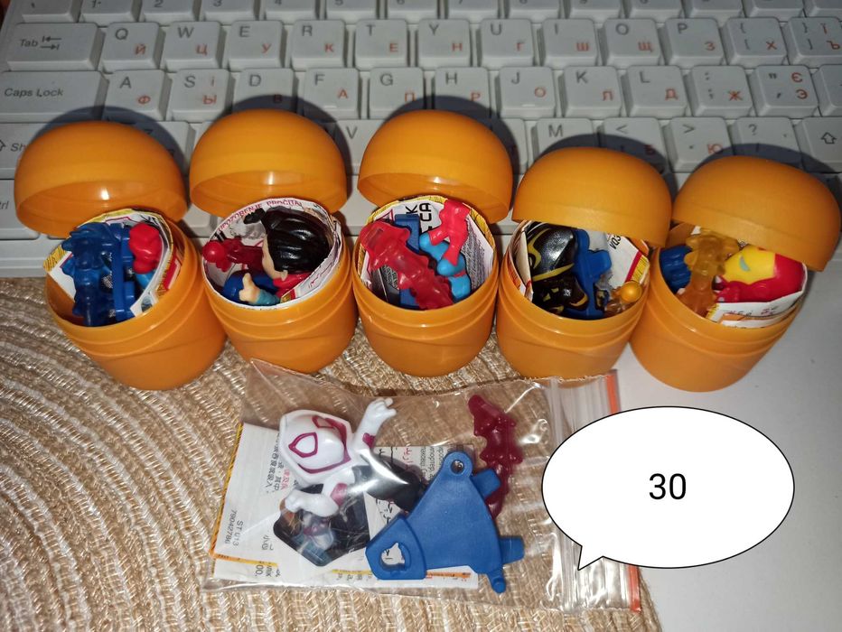 Продам фігурки кіндер