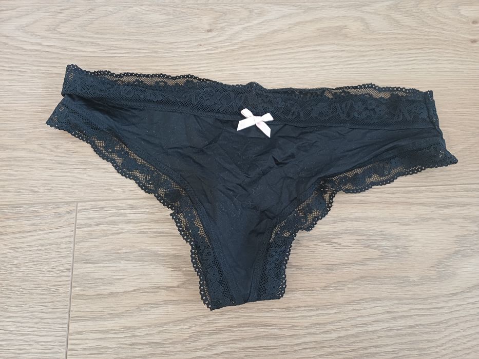 Bielizna majtki stringi koronkowe Victoria's Secret czarne M nowe
