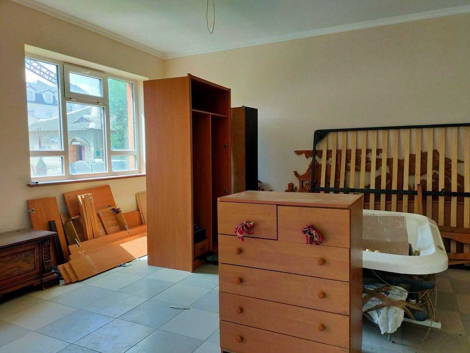 Продається двоповерховий житловий будинок